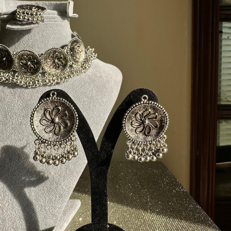 Oxidized Silver Necklace Jewelry With Earrings and Mang-Tikka