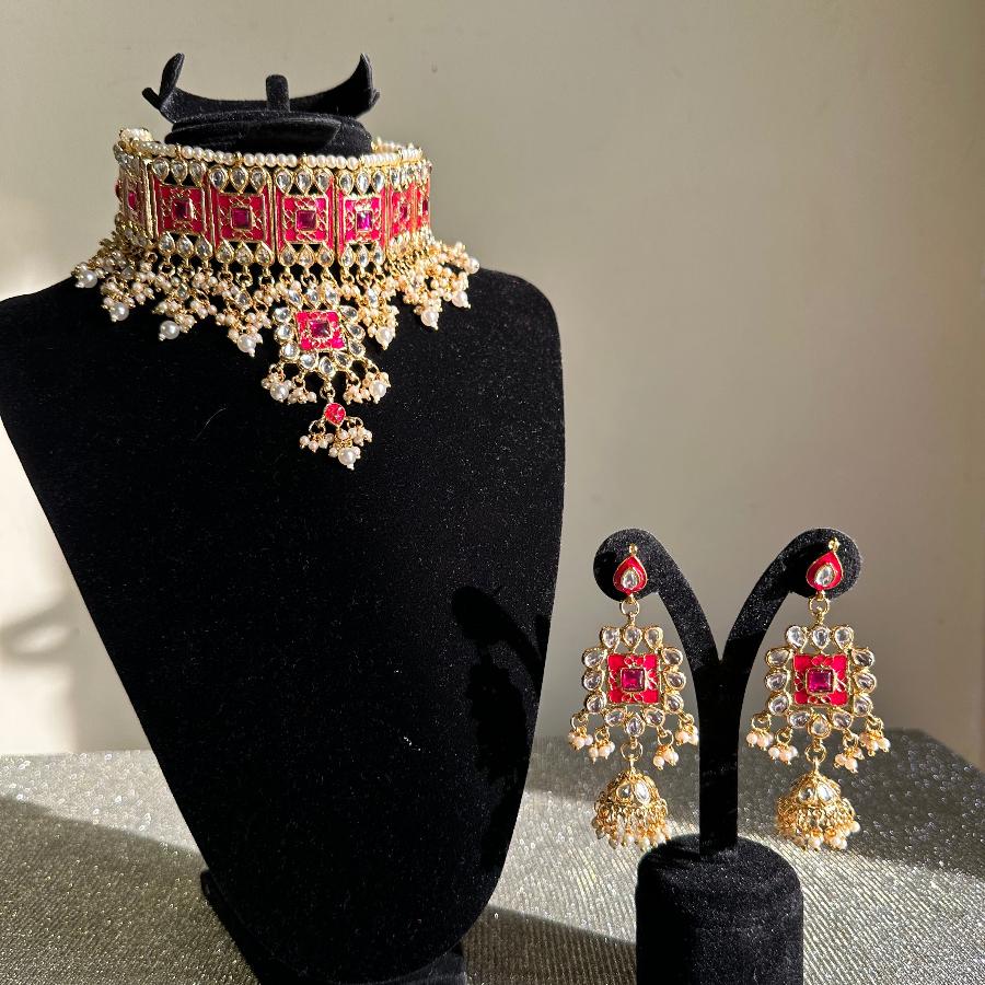 Choker Necklace With Earrings Pink color