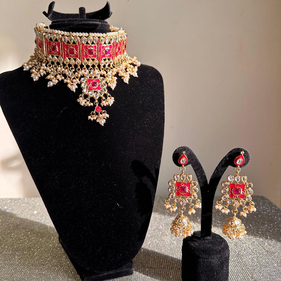 Choker Necklace With Earrings Pink color