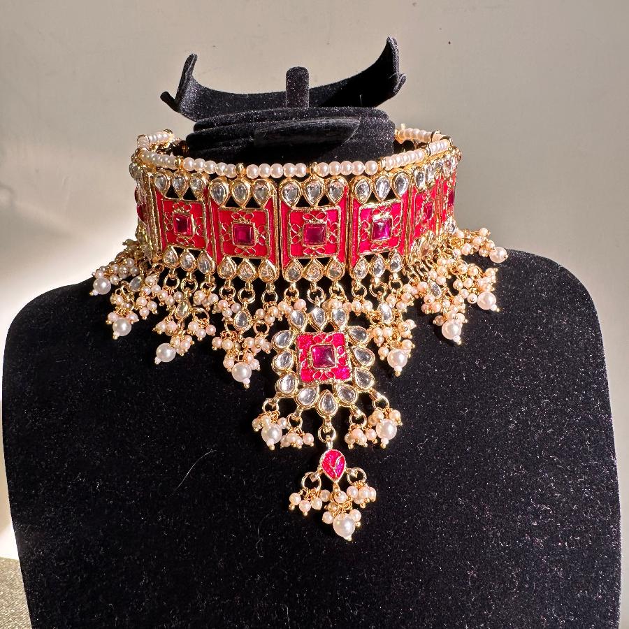 Choker Necklace With Earrings Pink color