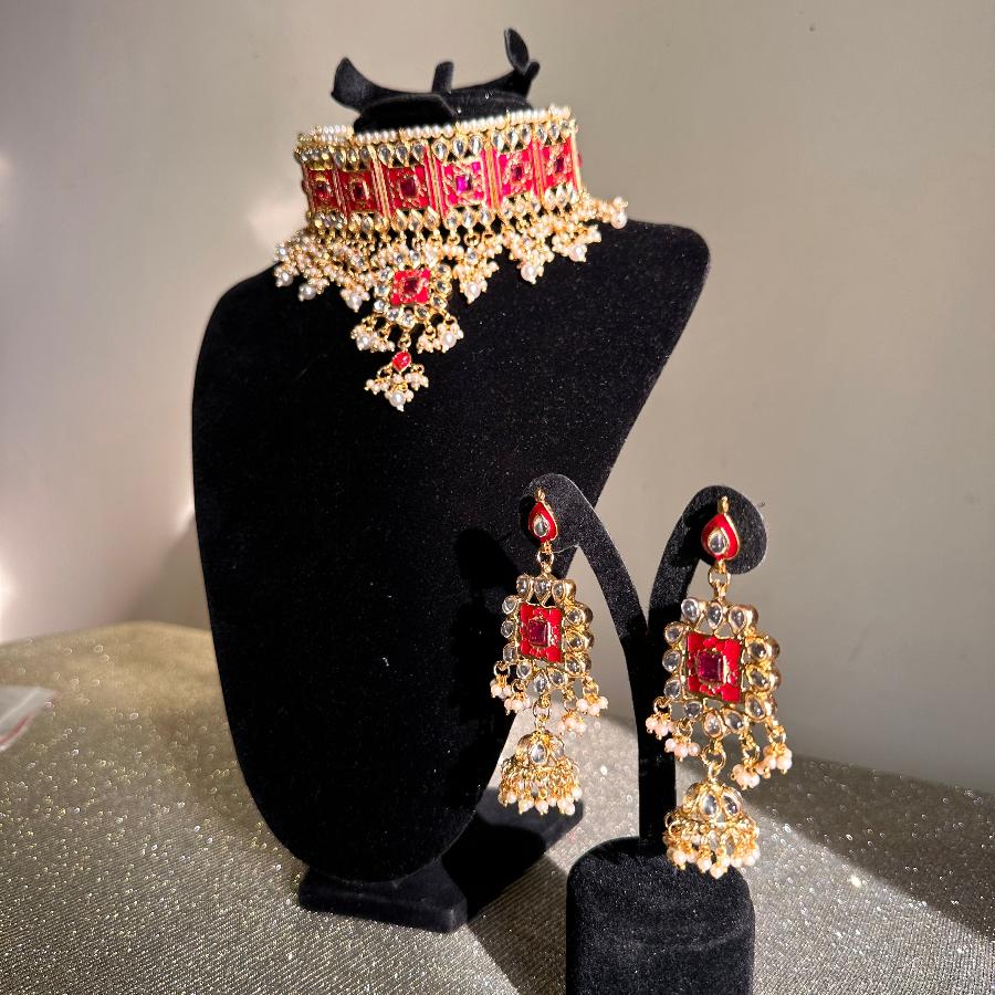 Choker Necklace With Earrings Pink color