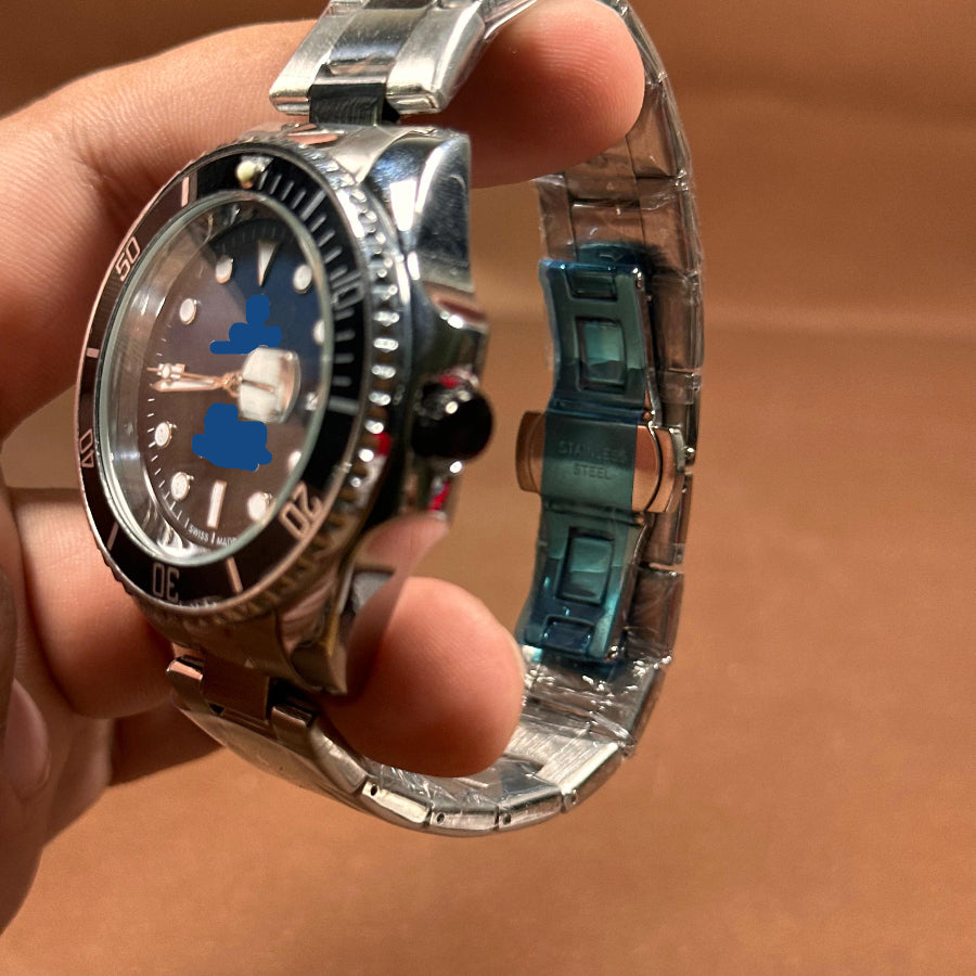 Luxury Diver-Style Stainless Steel Wristwatch Blue Gradient Dial