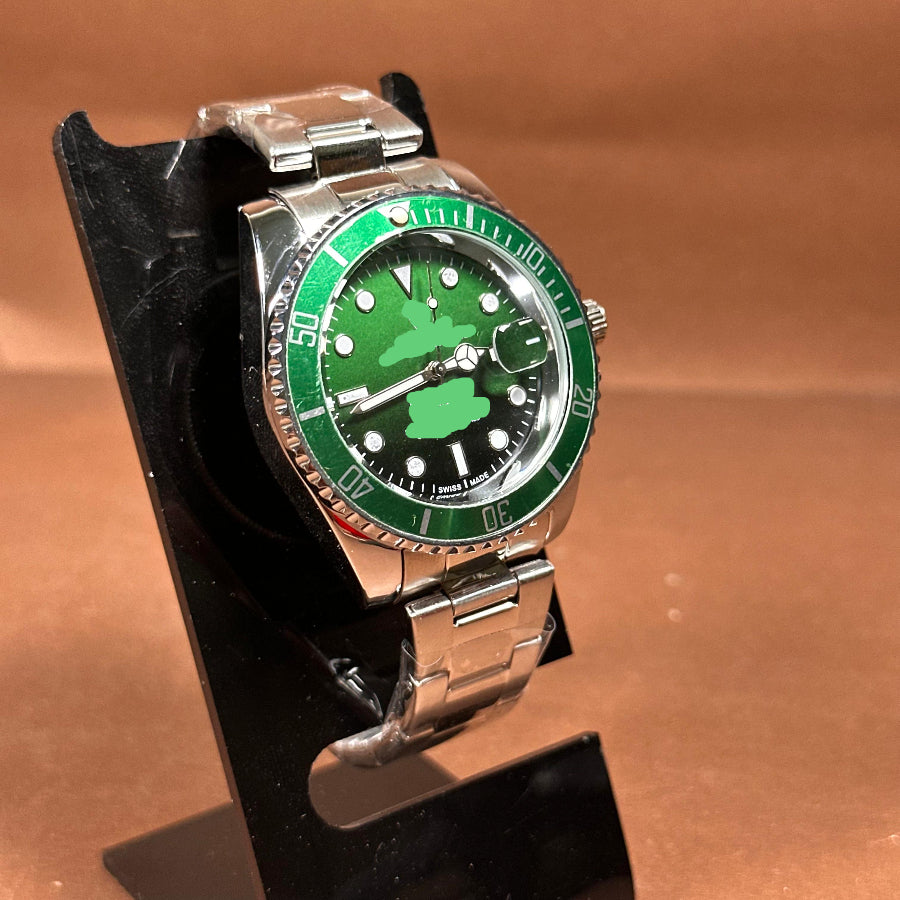 Luxury Diver-Style Wristwatch Green Gradient Dial