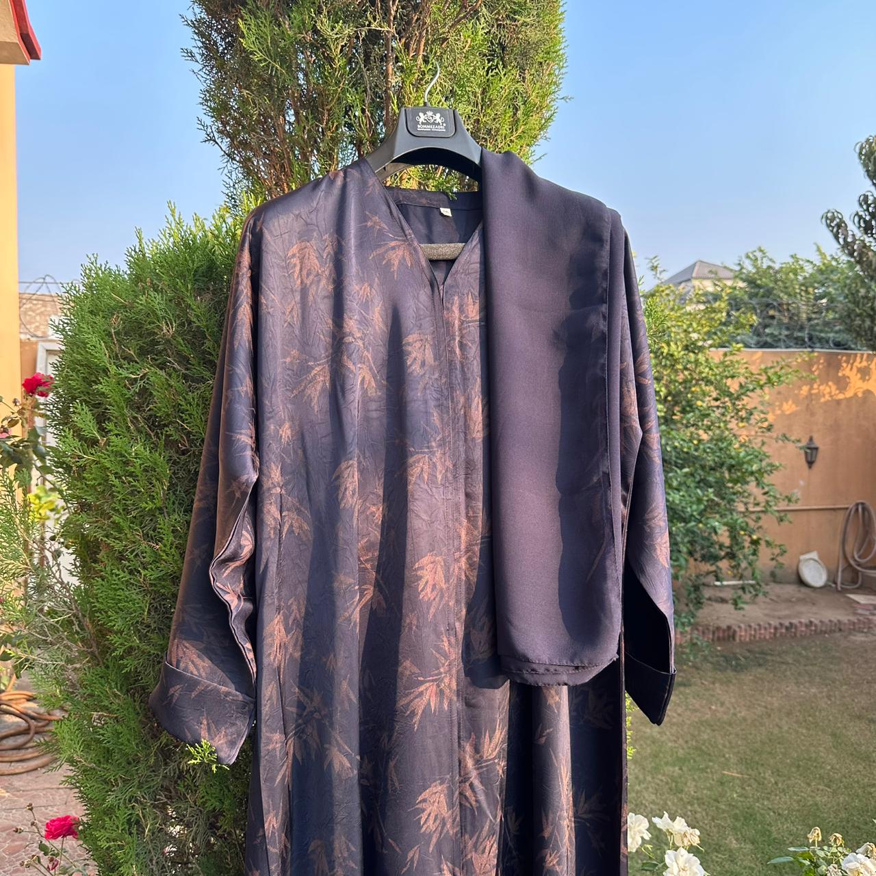 Rustic Dark Blue Floral Abaya – Simple Yet Graceful
