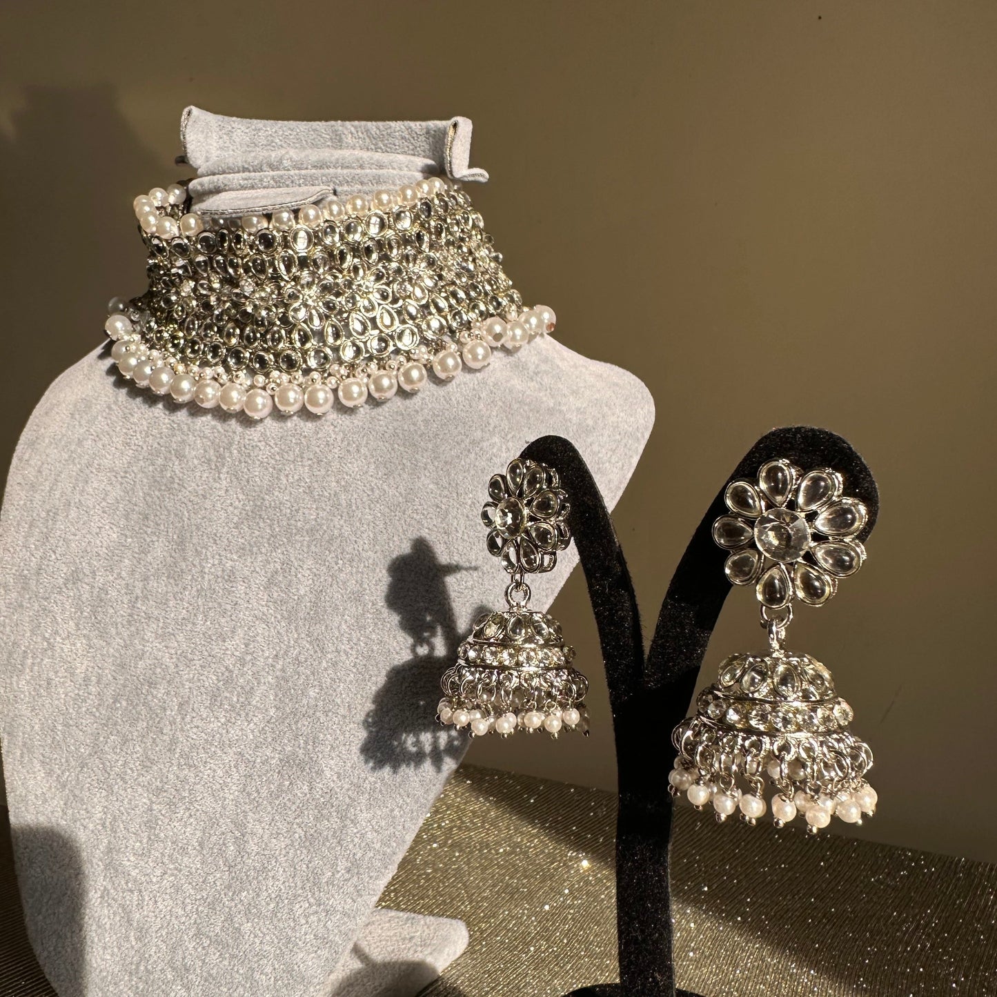 Kundan Jewelry Necklace In Silver And White With Matching Earrings