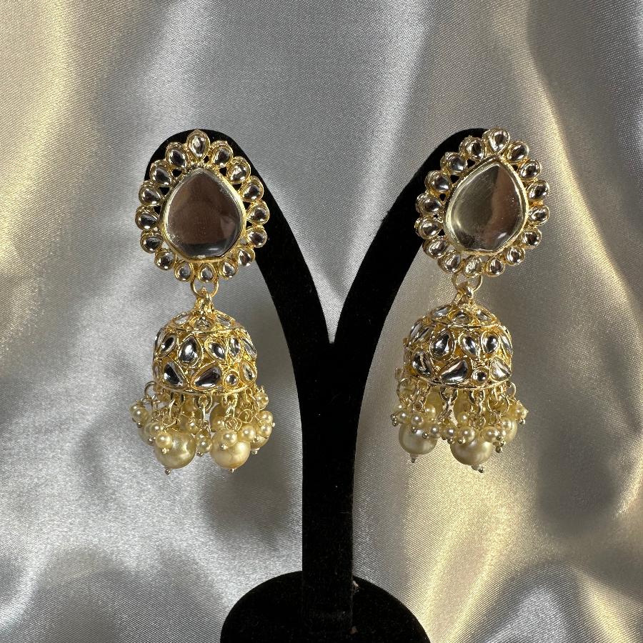 Kundan Jhumka Earrings Jewelry In Gold color