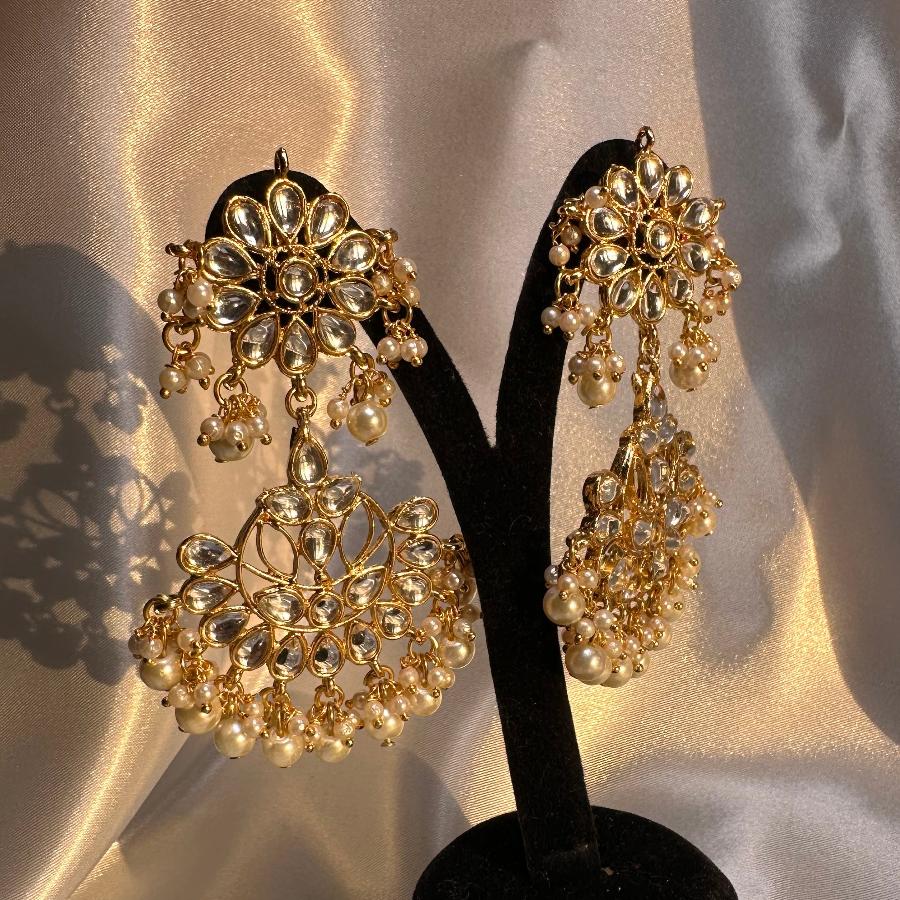 Kundan Earrings with Maang Tikka In Gold Color