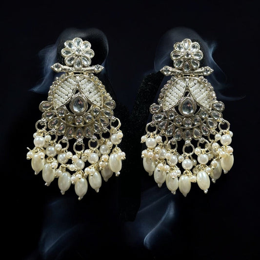 Roshanay Drops earrings white