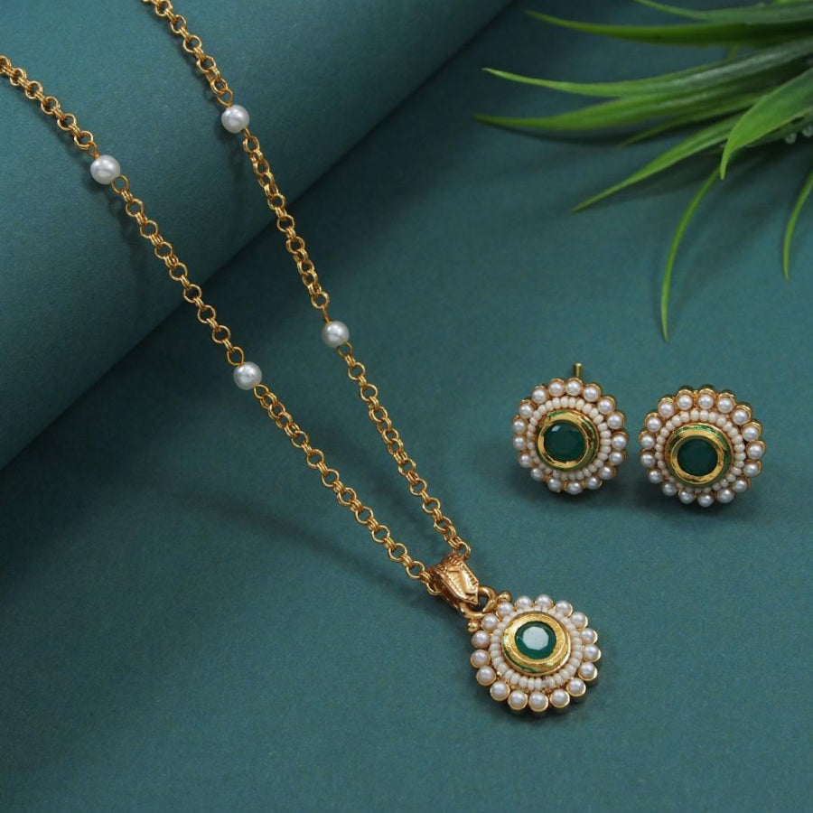 Gulnaar Pendant Set
