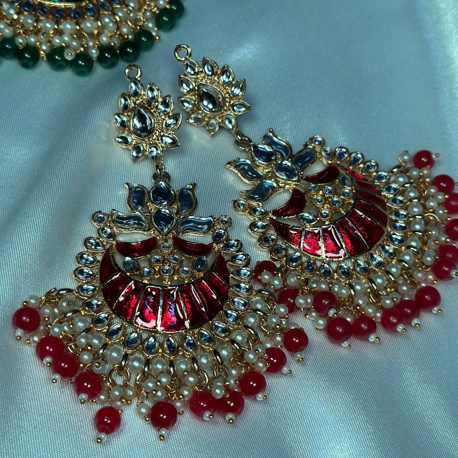 Kundan Earrings with Maang Tikka In Red color