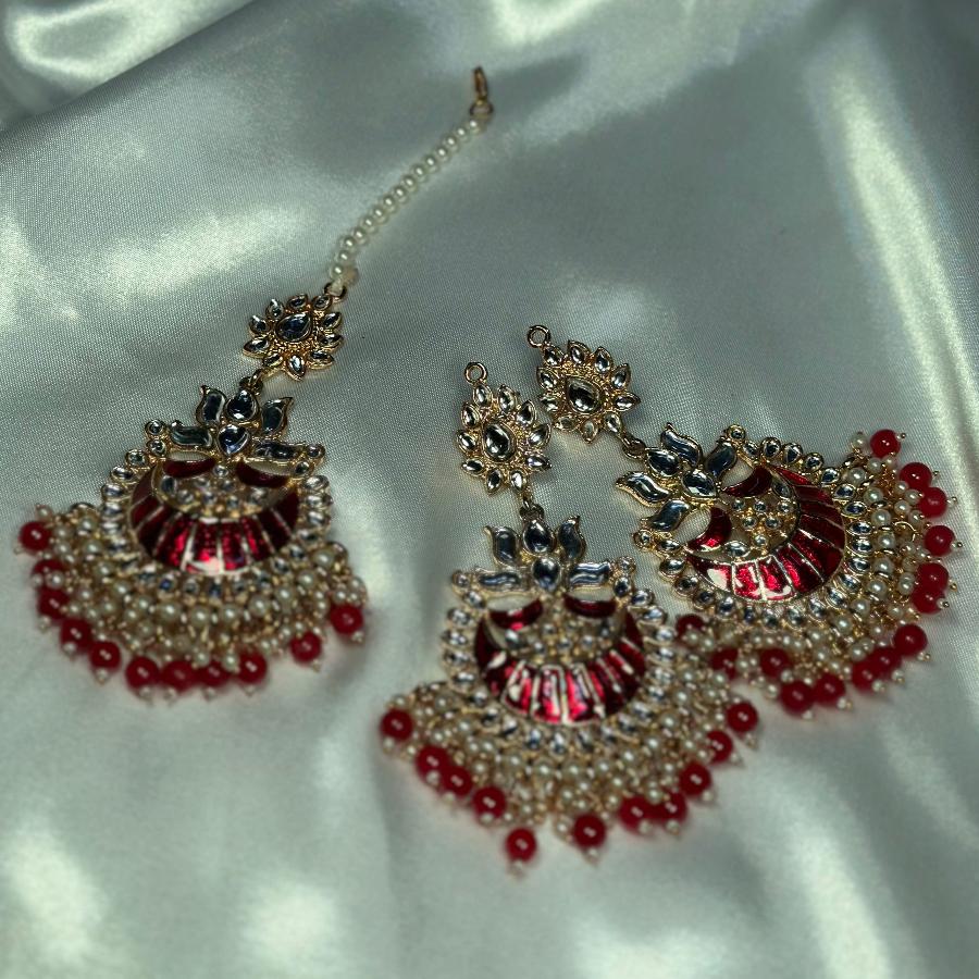 Kundan Earrings with Maang Tikka In Red color