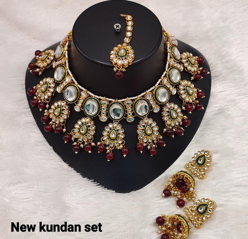 Mehreen Kundan Set
