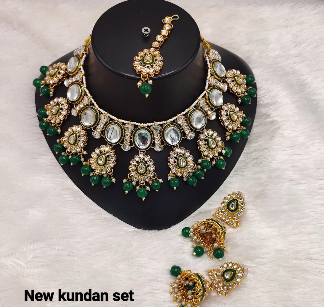Mehreen Kundan Set