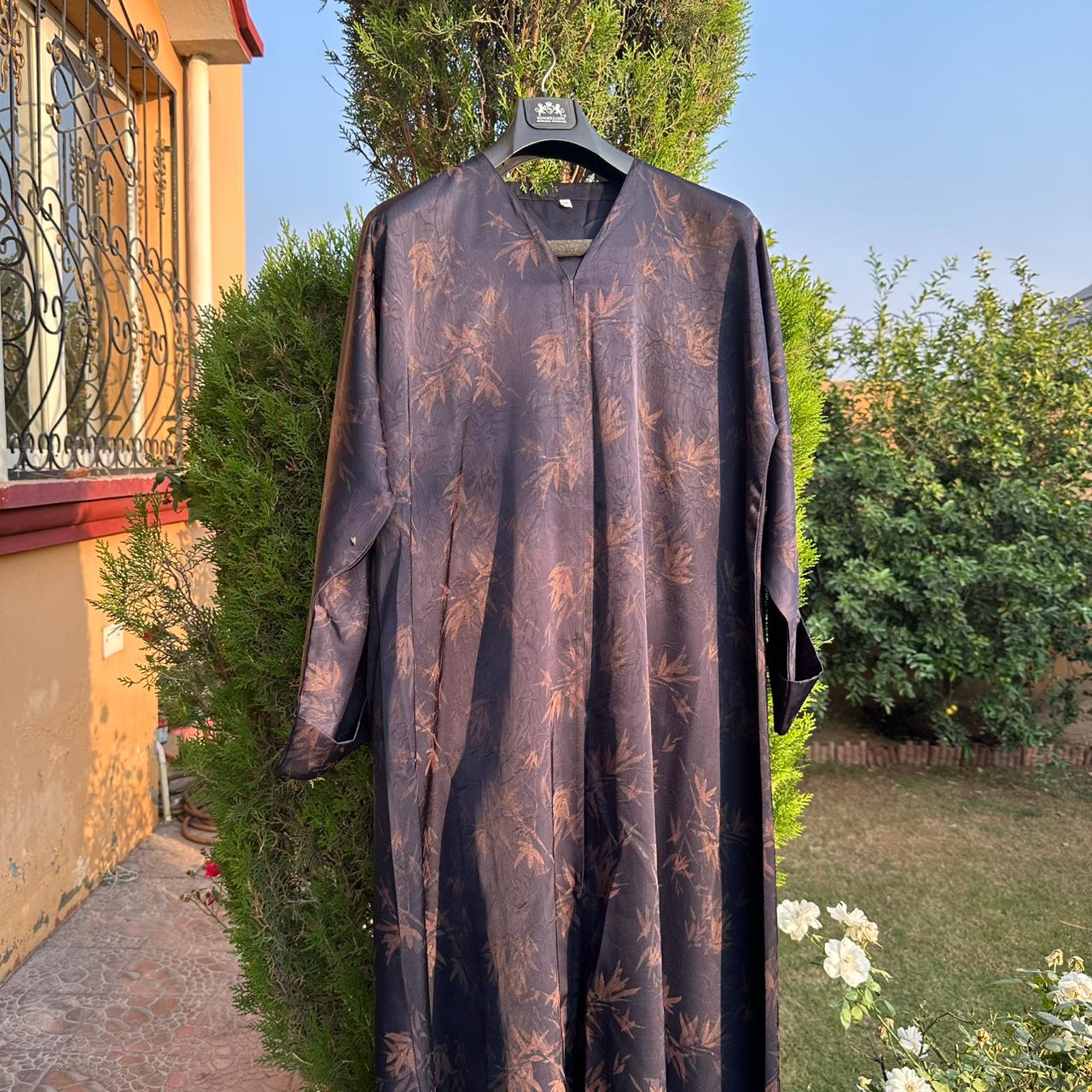 Rustic Dark Blue Floral Abaya – Simple Yet Graceful